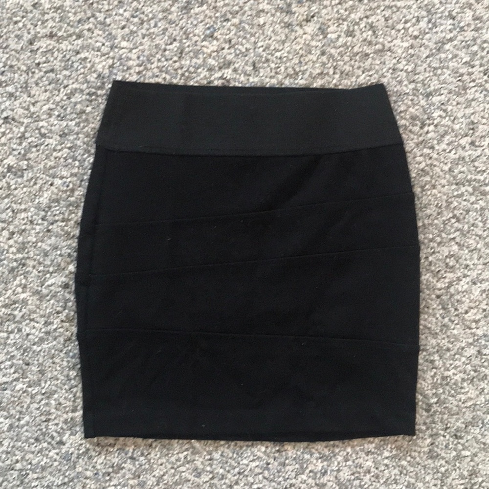 Black stretchy pencil skirt - Picture 1 of 3